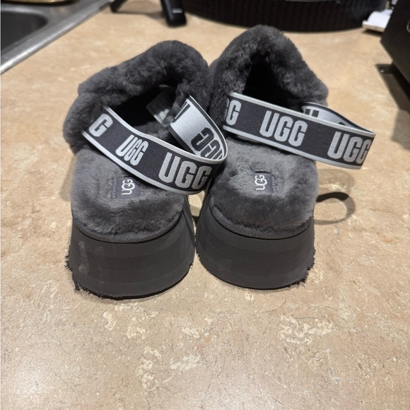 UGG SLINGBACK SLIPPERS! - Picture 4 of 4